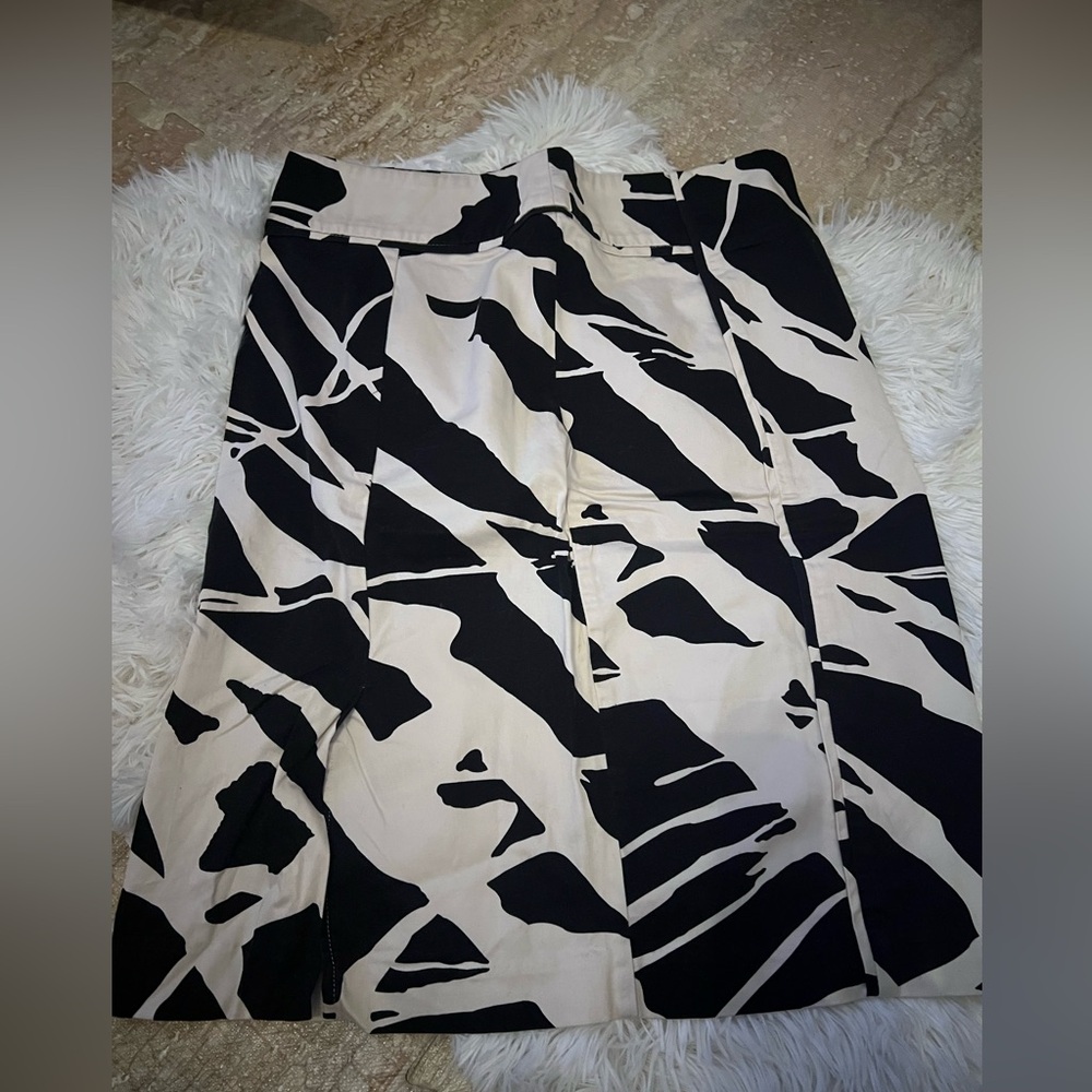 New York & Company Black and Cream Asymmetrical Skirt